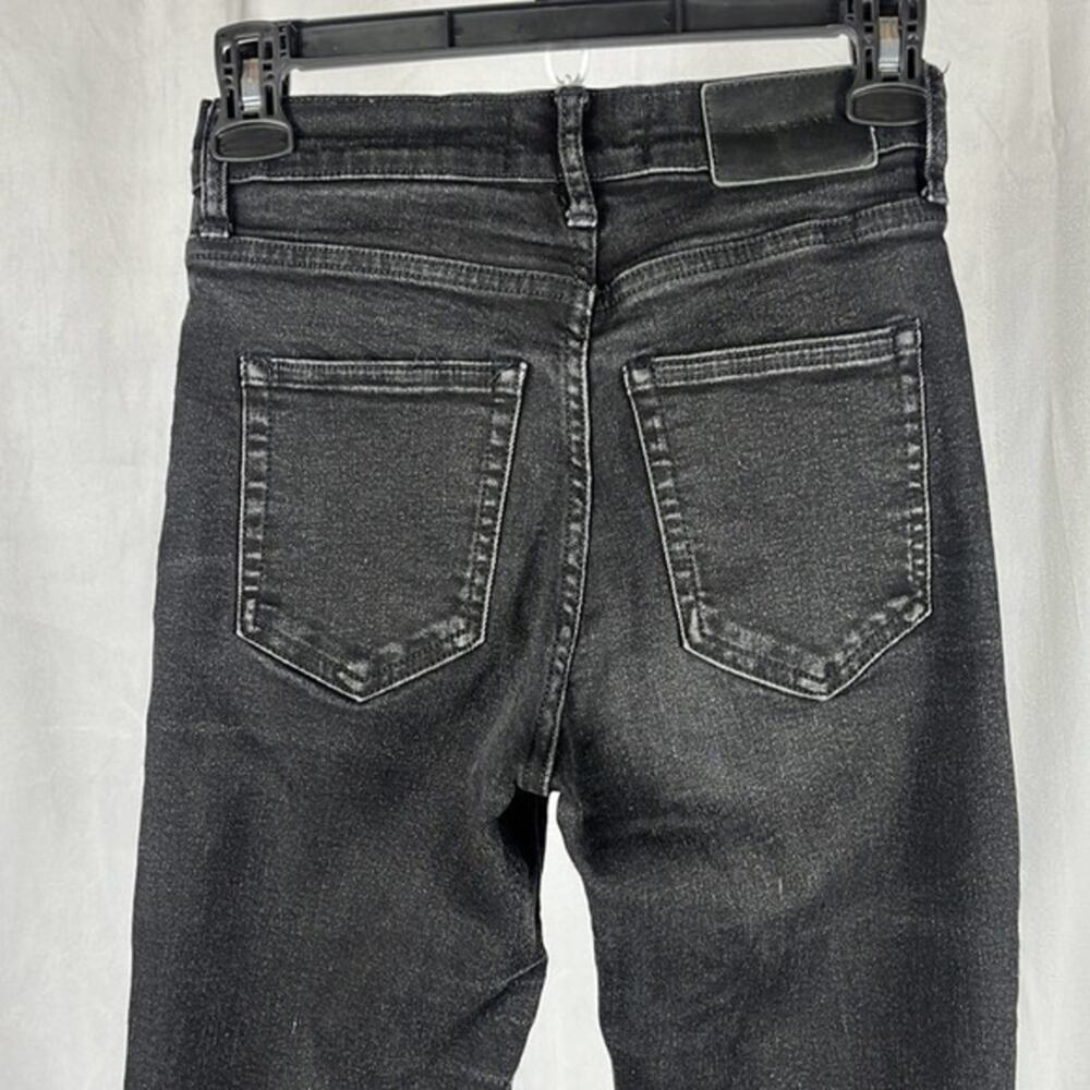 Everlane High Rise Slim Straw Raw Hem Cigarette Jeans in‎ Black. - Picture 5 of 10